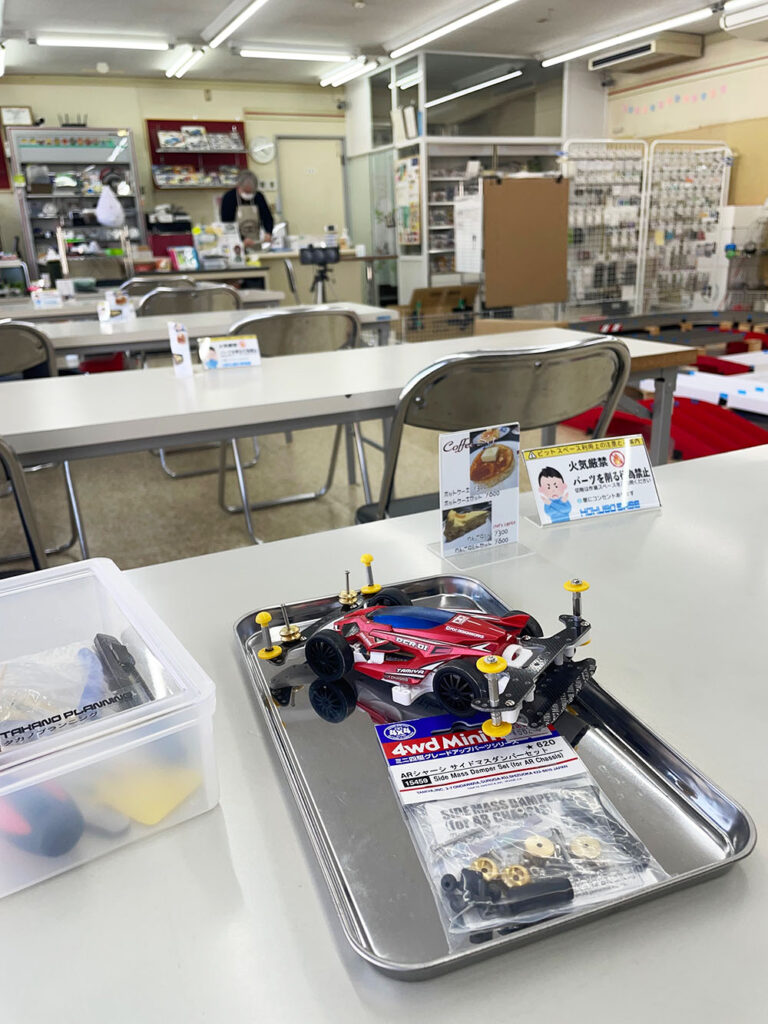 店舗内観（作業机から見た様子）